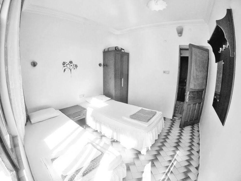 Santosa Pension Kas Bagian luar foto